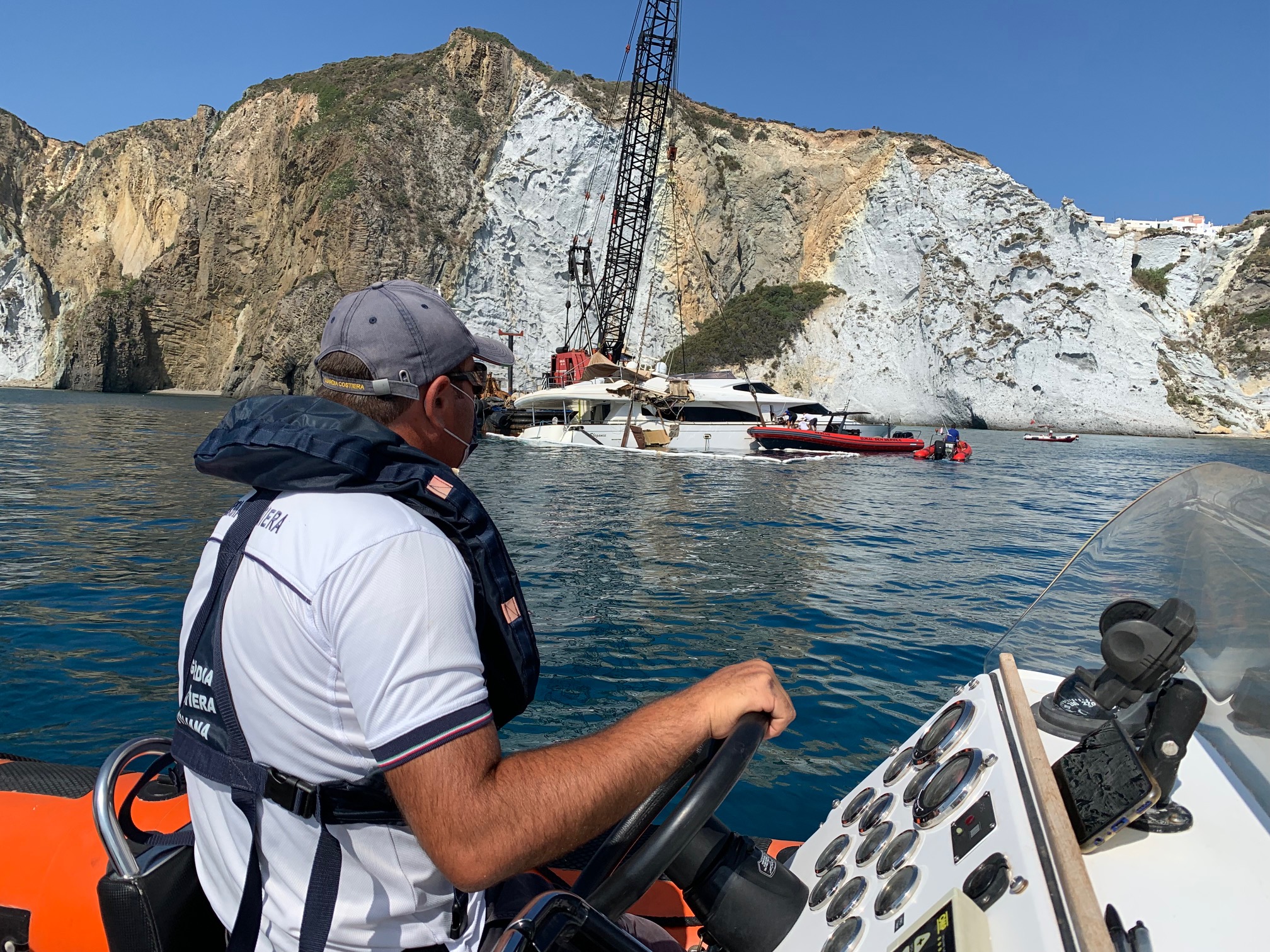 yacht affondato ponza